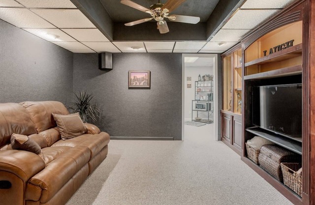 The Den/PVT Basement/Media Room/Near Mall/Sleeps 5