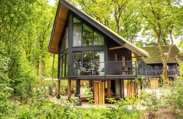 The distinctive Nature Villas are suitable for up to 5 people and offer extra comfort with a private hot tub. The villas feature 2 bedrooms with en-suite bathrooms including toilets and an additional separate toilet, spread over 2 floors.
