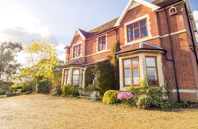 The Dog House — self-catering apartment with private kitchen & countryside views
