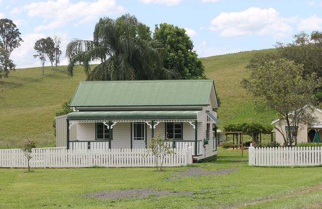 The Dollhouse Cottage - tranquil country retreat