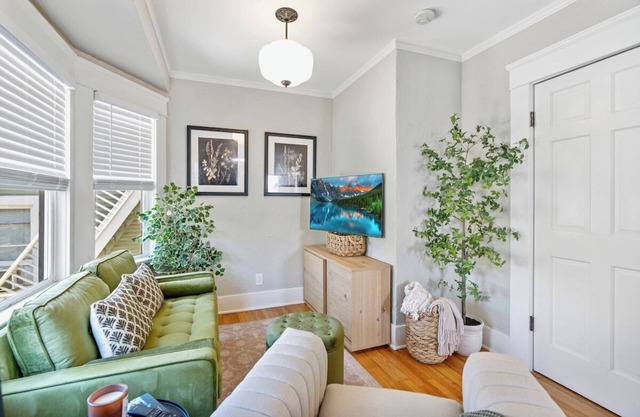 The Downtown Carriage Flat