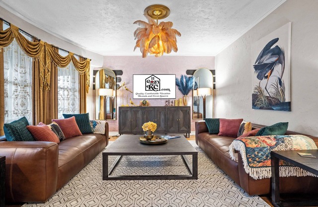 The Downtown Luxe - Superior Amenities & minutes from downtown, Westport and the Plaza!