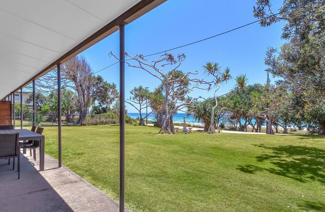 The Dreamery 1 - Absolute Beachfront Tugun