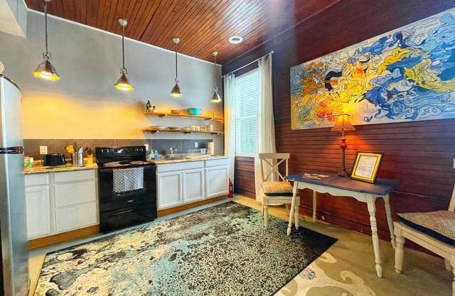 The Drifter, A Sustainable Cozy One Bedroom