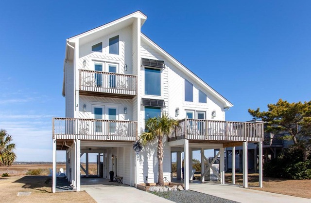 The Driftwood by Oak Island Accommodations
