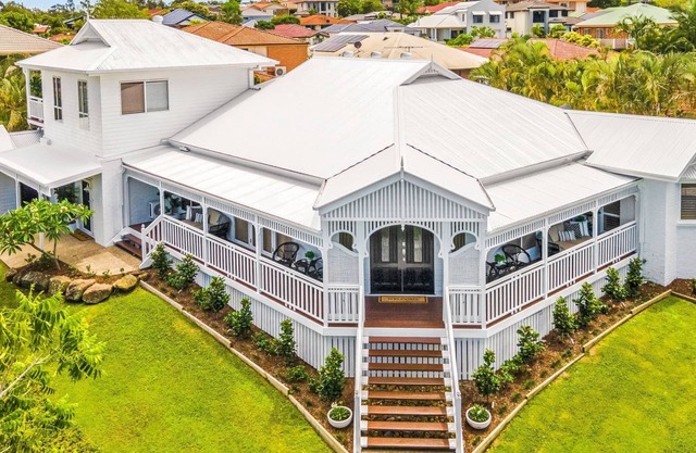 The Duchess - Luxury Brisbane Holiday Home. Family & Pet friendly with Pool