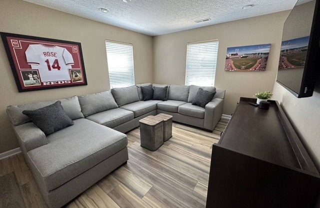 The DugoutnFamily-friendly baseball themed house, 20 miles from Downtown Cincy