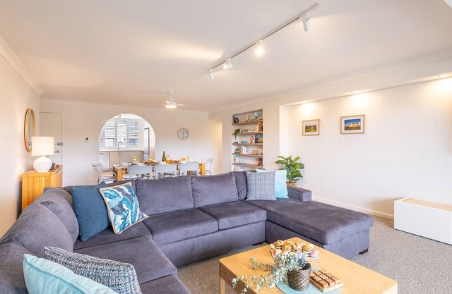 The Dunes, 17/38 Marine Drive - fabulous unit with pool, tennis court