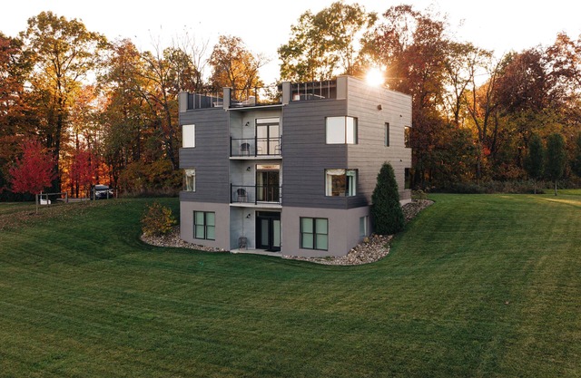 The Dwelling | Rooftop Terrace w/VIEWS + Fire Pit!