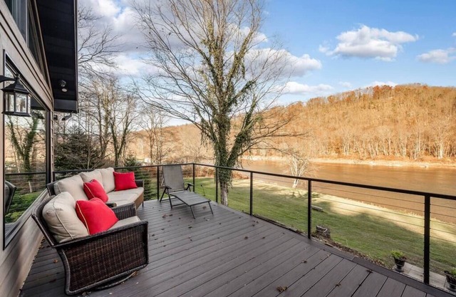 The Eagles’ View Riverstone Retreat