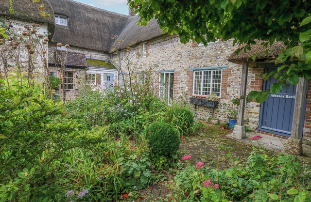 THE ELBOW, family friendly, character holiday cottage in Frampton