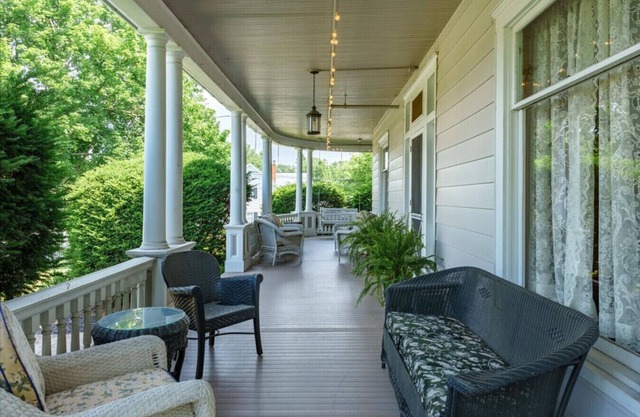 The Elora - Spacious Luxury Historic Retreat