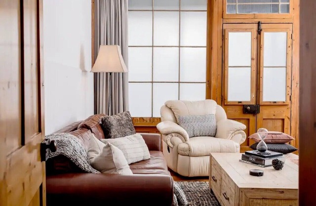 The Emily Jane - Cosy Winter Haven In The 'Hills'