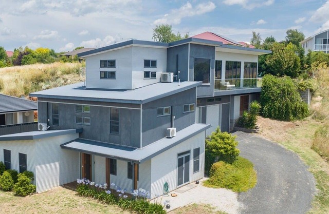 The Entertainer | 5 Bed 5 Bath, 3 Storey Retreat