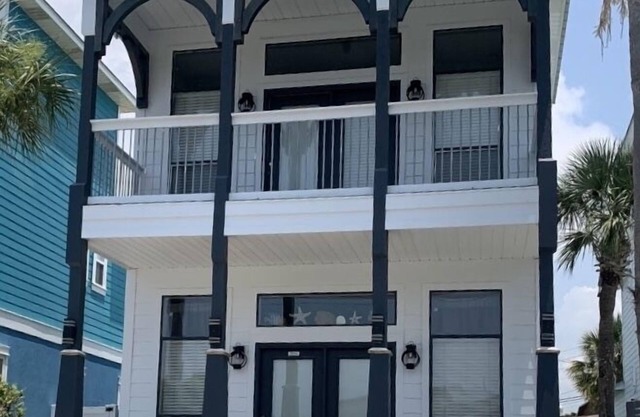 “THE FISHES HOUSE” FRIENDLY FRIENDLY-CLOSE TO PIER PARK & FRANK BROWN PARK