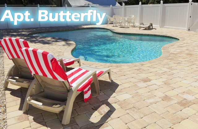 The Florida sun and UNIQUE PRICES are waiting for you! Book quickly now!