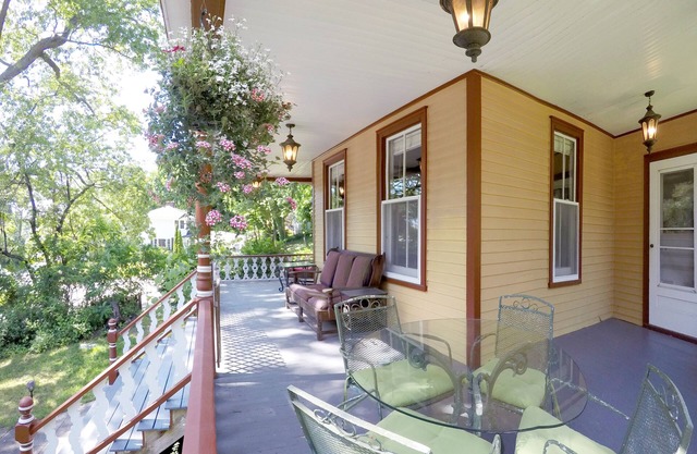 The Fox and Owl Inn - Victorian B&B for Contemporary Travelers