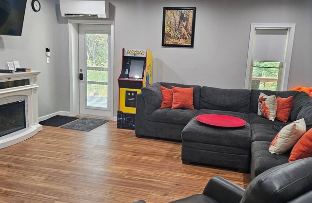The Fox Den, 2 bdrm, walk to Purple Fiddle, near Canaan, Davis, Blackwater Falls