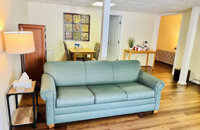 The Franklin Estate - Suite E- Private Apt-KingBed