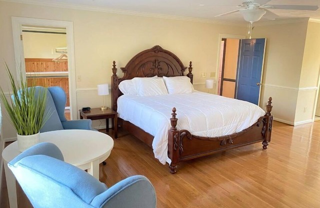 The Franklin Estate - Suite A-Private Apt-King Bed