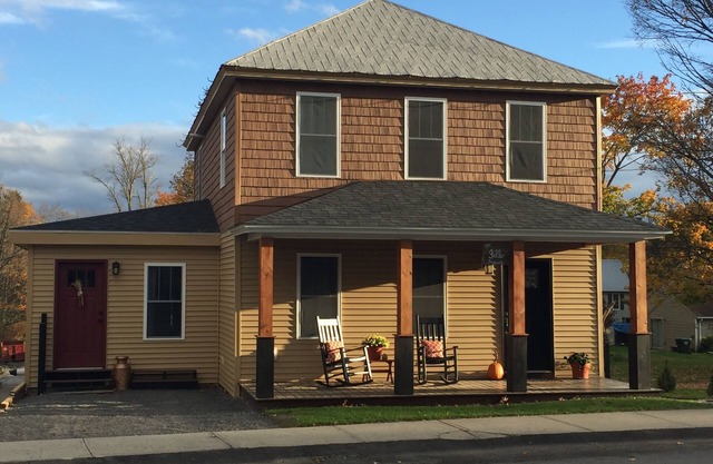 The Fuller House - 15 Mins from Colgate