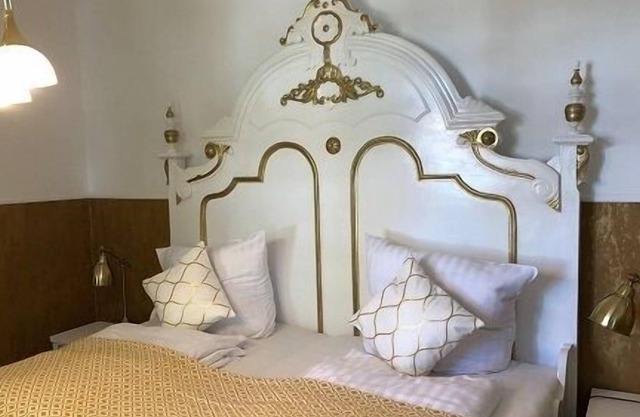 The furnished 1-room apartment is approx. 27 m2 big and is located on the 1st floor of our apartment house Kunaustraße.