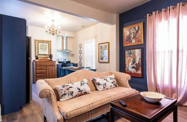 The Gallery Loft - Walk & Dine!