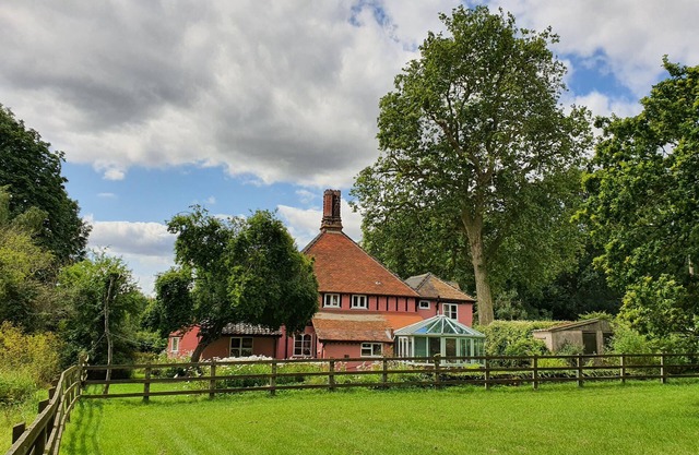 The Garden Cottage - Six Bedroom House, Sleeps 12