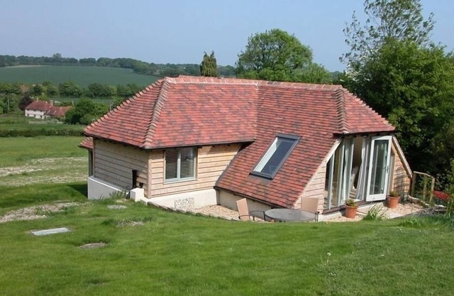 THE GARDEN STUDIO, pet friendly, with a garden in Selborne