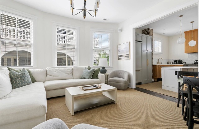 The Gardenia House | Unit B | Sleeps 13