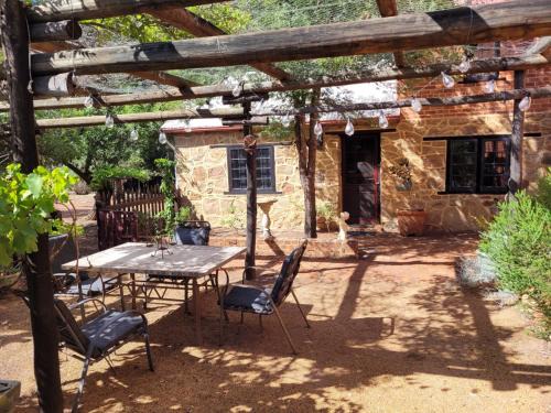 The Gate House, 2 storey Historic Accommodation with mod cons