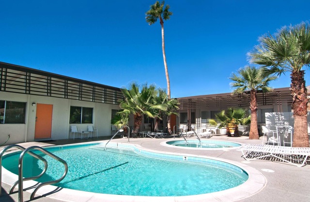 The Getaway 1BR #5: Pool, Mountain View, Kids/Pets welcome