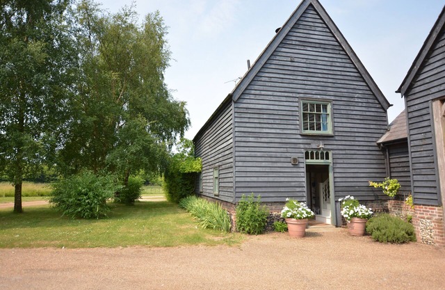 THE GIG HOUSE, STOWUPLAND, pet friendly, with a garden in Stowupland