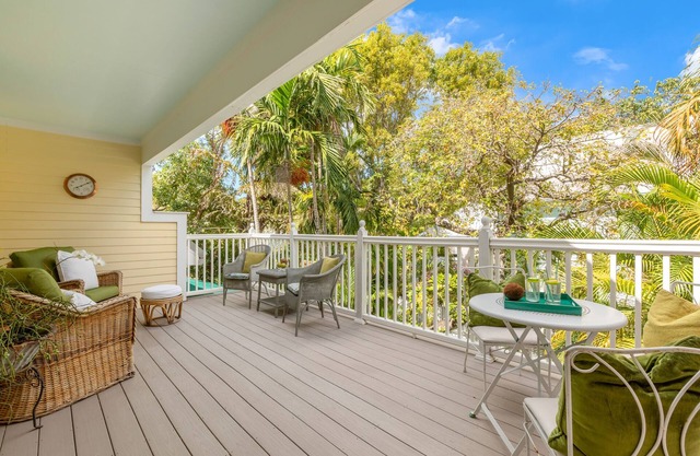 THE GOOD LIFE ~ Charming 2nd Floor 1 Bedroom, 1 Bath Truman Annex Condo!