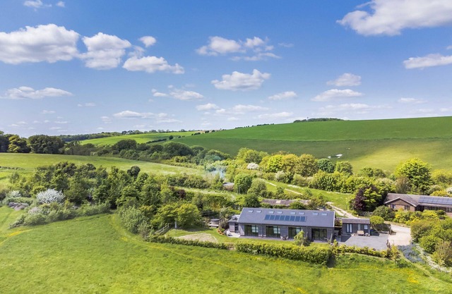 The Grain Store Lewes - luxury eco conversion with hot tub and stunning views