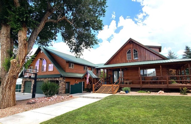 The Grand Circle Homestead & Retreat