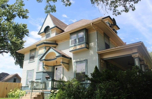 The Grand Rapidian- Historic 4-bedroom House with Fenced in Yard! Pet Friendly!
