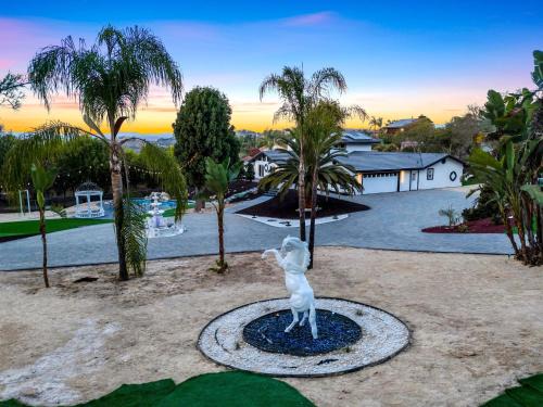 The Grand Vista Getaway