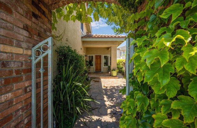 The Great Park Place! Beautiful 2bd, 2 bath, centrally located, cul-de-sac home.