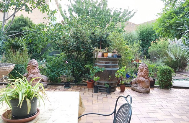 The Green Suite - With garden