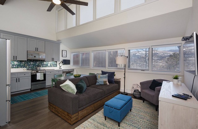 The Green Canopy (#769) |10 min to Ski - On Golf Course - AC/Pool/Hot Tub