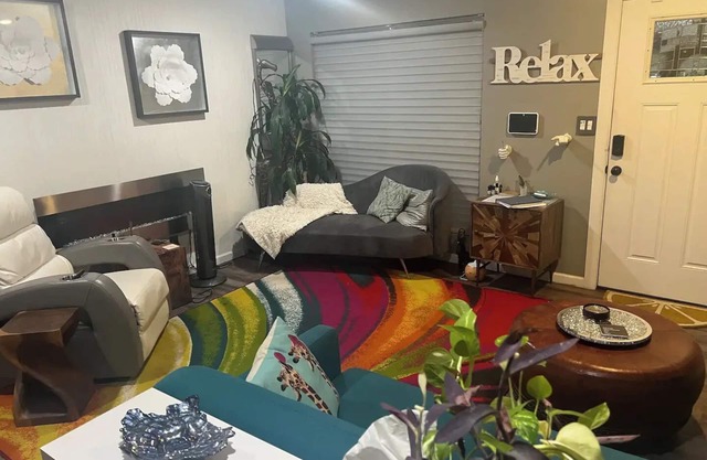 The Green Door Getaway! AT&T Stadium, 6Flags, +nn