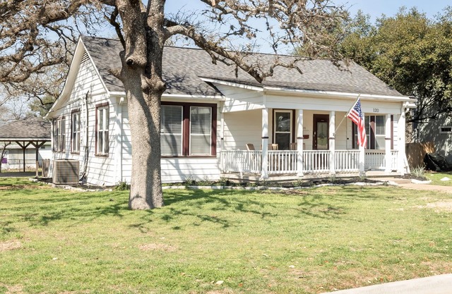 The Grove: King Beds-100" TV-Close to Texas A&M