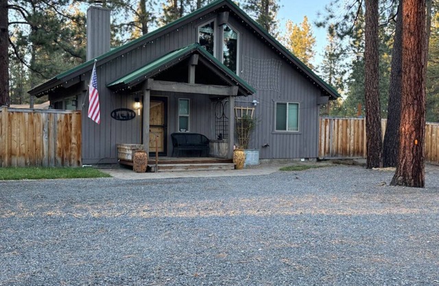 The Guests Nest Cabin w/Hot tub