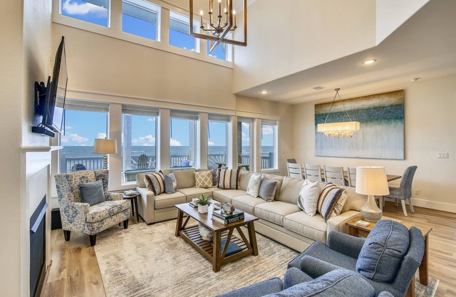 The Gulf Goddess® | Luxury Home, Community Pool!