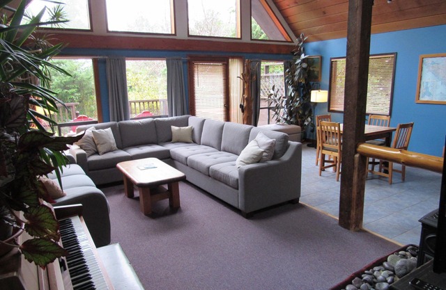 The Hacienda on South Chesterman. One minute walk to the beach. Relax and Unwind