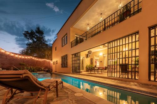 The Happy House PrivateJacuzzis LapPool Gym SteamRoom PingPong PoolTable MediaRoom