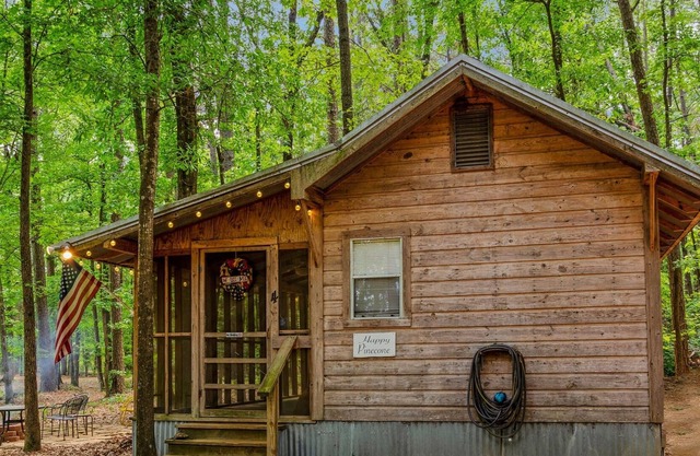 The Happy Pine Cone 1 Bedroom Cabin