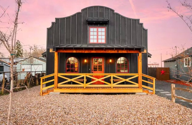 The Hastings House - Walker's Paradise W/Hot Tub