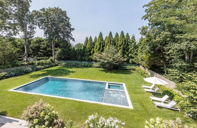 The Hedges Lane Residence - Quintessential Hamptons Summer